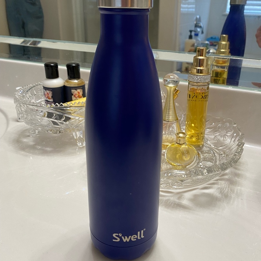 Swell water bottle